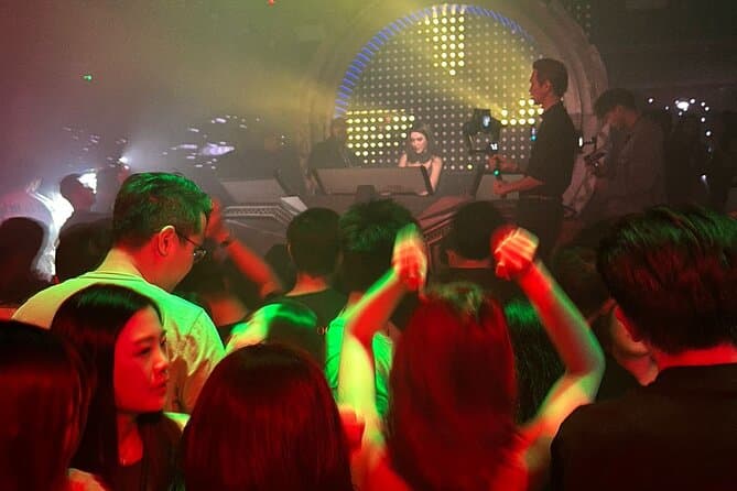Best Singapore Pub Crawl: Experience Top Nightlife Tours