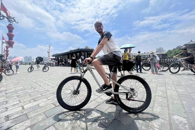 Explore the Majestic Ancient Xi'an City Wall