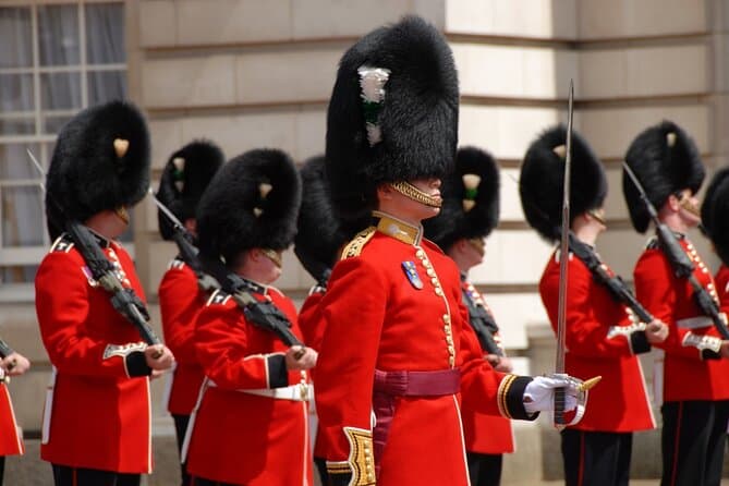 Best Buckingham Palace Changing of the Guard London Tour