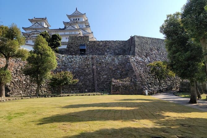 Explore the Majestic White Heron Castle in Himeji