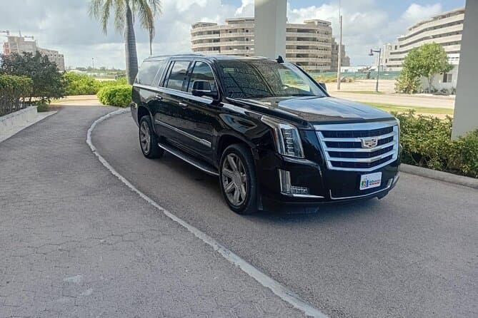 Book Premium Cadillac Rides in Uvero Alto