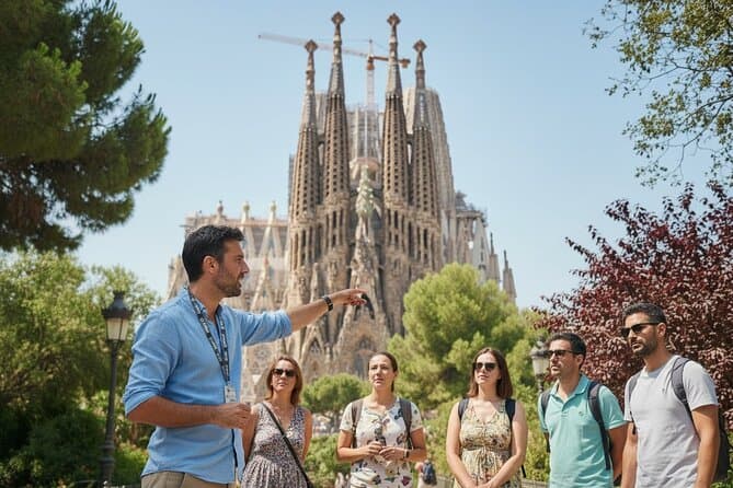 Best Sagrada Familia & Park Güell Guided Tours in Barcelona