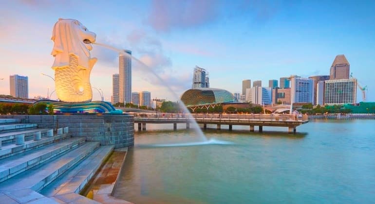 Explore Singapore's Heritage: Iconic River Walking Tour
