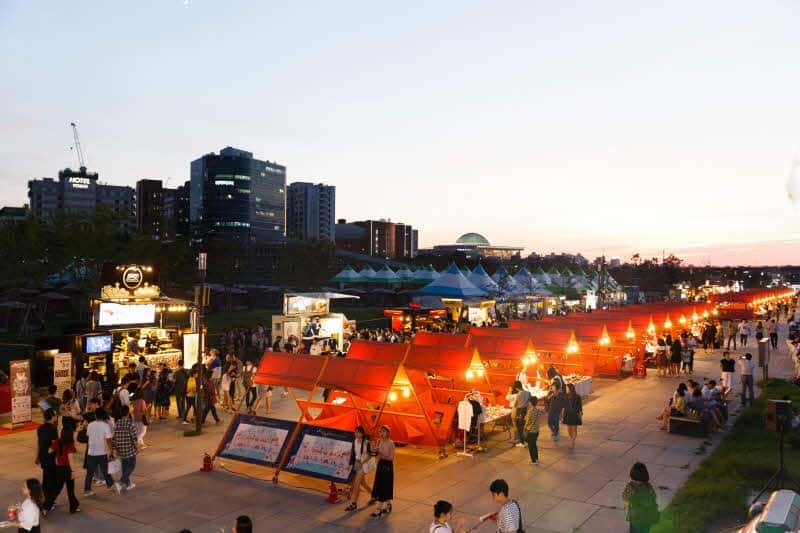 Yeouido Bamdokkaebi Night Market in Seoul