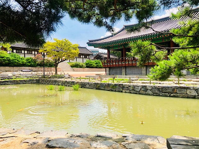 namsangol hanok village _ pond