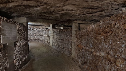 Catacombs, place to visit in Paris