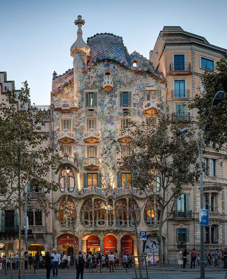 casa battlo desighed by the architect antoni gaudi barcelona