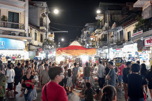 local-markets-in-Hanoi