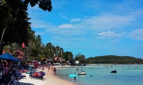 A busy day at Chaweng Beach. 