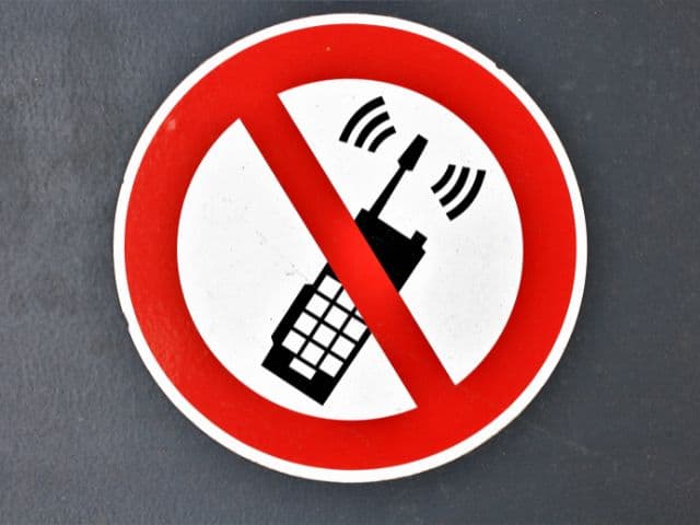 A picture of a no mobile phones sign.