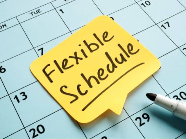 A picture of a yellow post-it note with the words "flexible schedule" written on it.