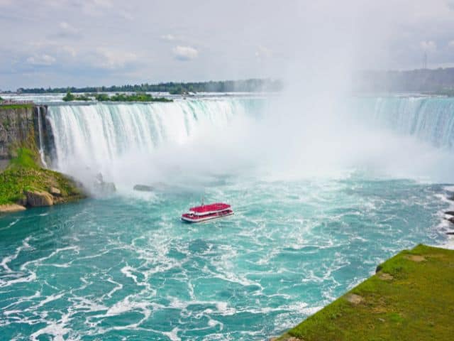 A picture of Niagara Falls in Toronto, Canada.