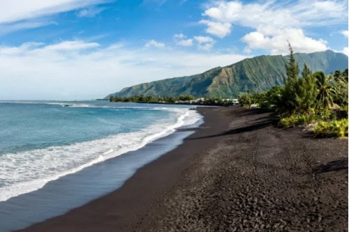 Taharuu Black Sand Beach