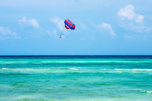 parasailing in bora bora