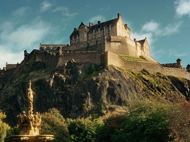 A picture of Edinburgh Castle in Edinburgh, UK.