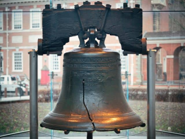 A picture of Liberty Bell in Philadelphia.