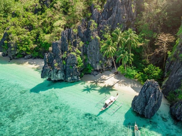 A picture of one of the mesmerizing beaches in the Philippines.