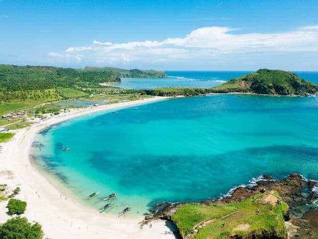 A picture of some of the shores in Lombok Island.