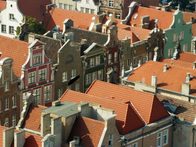 A picture of an aerial view of the houses in Gdańsk, Poland.