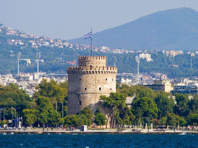 A picture of the White Tower in Thessaloniki, Greece.