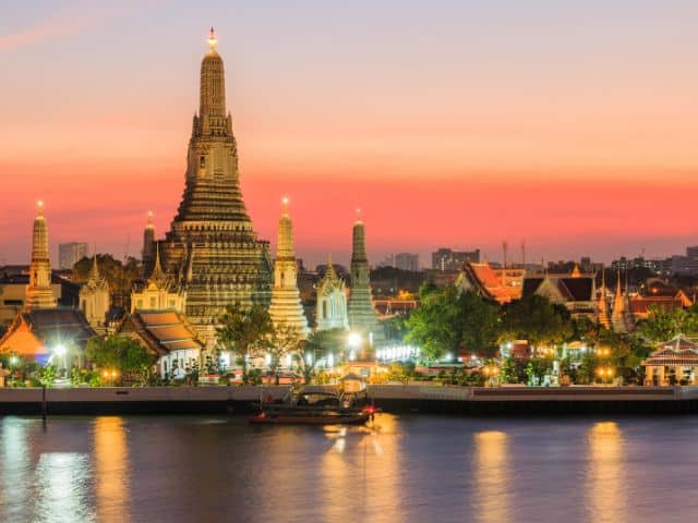 A picture of Wat Arun Temple in Thailand.