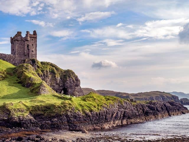 A picture of an old castle in Scotland.