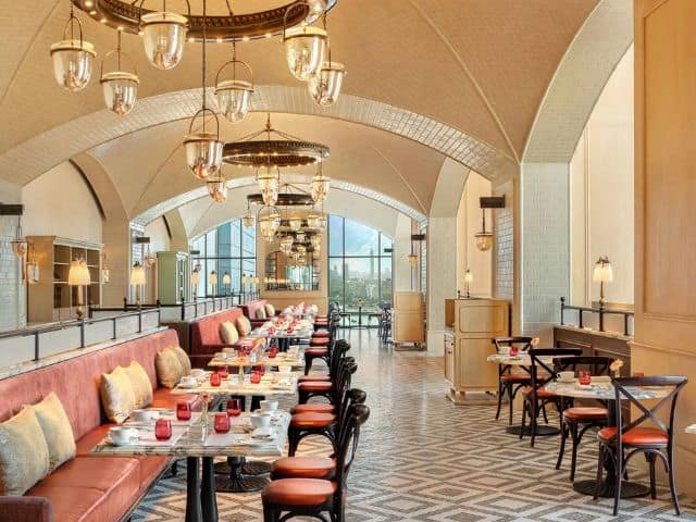 A picture inside of La Zisa in Cairo.